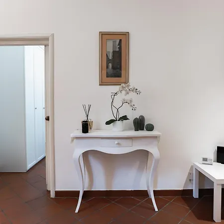 Апартаменты Charming With Exclusive Courtyard In Center Of Флоренция