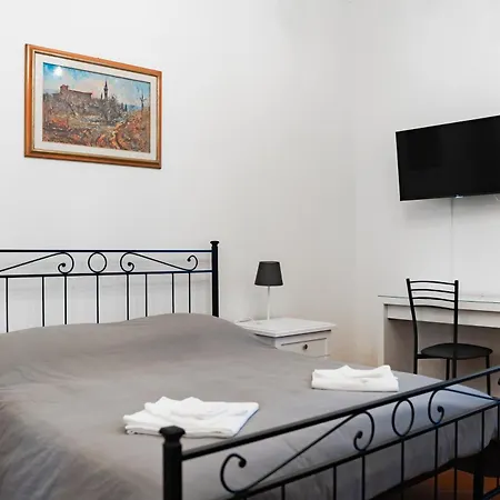 Charming With Exclusive Courtyard In Center Of * Флоренция