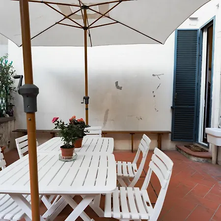 Апартаменты Charming With Exclusive Courtyard In Center Of