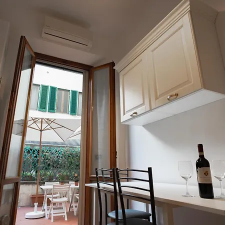 Charming With Exclusive Courtyard In Center Of Апартаменты