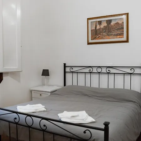 Апартаменты Charming With Exclusive Courtyard In Center Of Флоренция