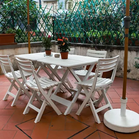 Charming With Exclusive Courtyard In Center Of Διαμέρισμα