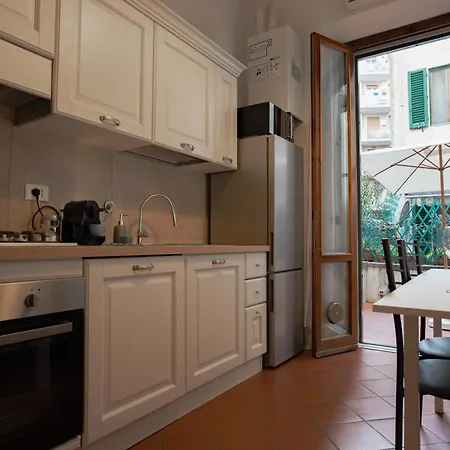 Charming With Exclusive Courtyard In Center Of Διαμέρισμα *