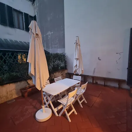 Charming With Exclusive Courtyard In Center Of Διαμέρισμα
