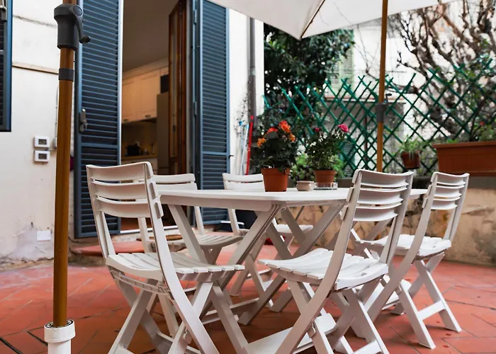 Charming With Exclusive Courtyard In Center Of 아파트 피렌체
