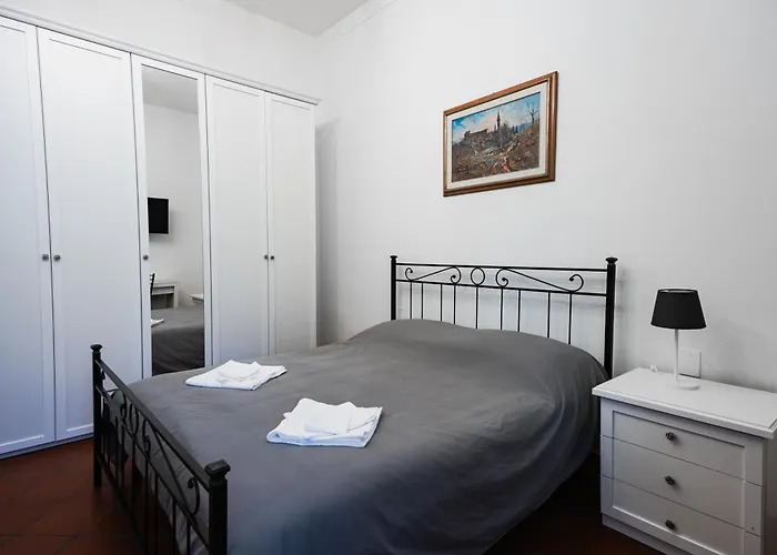 Charming With Exclusive Courtyard In Center Of 아파트 피렌체