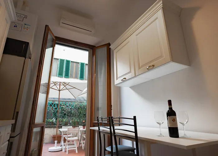 Charming With Exclusive Courtyard In Center Of 아파트